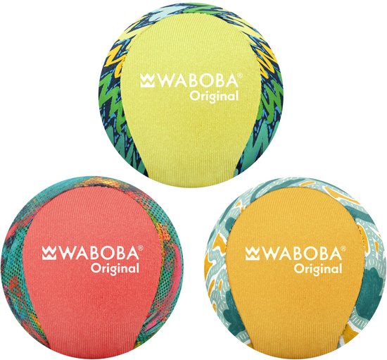 Drie Waboba Original ballen: lichtgeel met zigzag, koraalrood met spikkels, geel met abstract patroon.