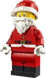 LEGO opgeschaalde Kerstman minifiguur in rood pak met zwarte riem en witte handschoenen.