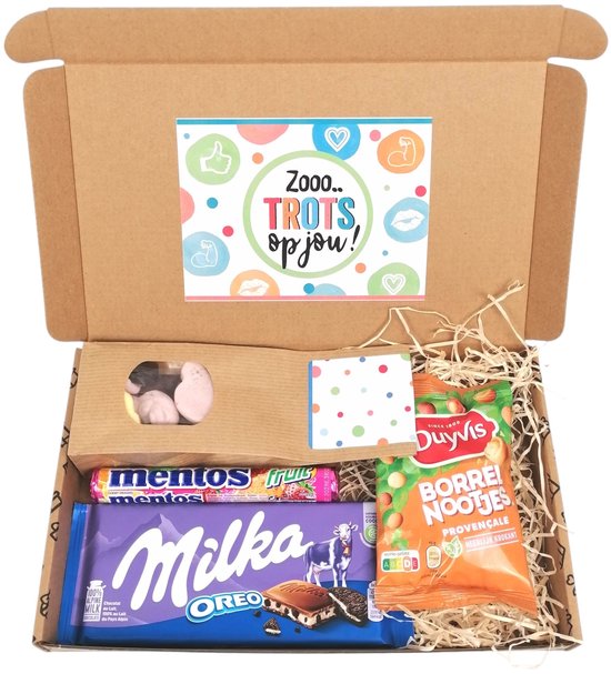 Geslaagd - Examen cadeau - Trots op jou brievenbus cadeau - Zooo trots op jou- chocolade - borrelnootjes - snoep - cadeau