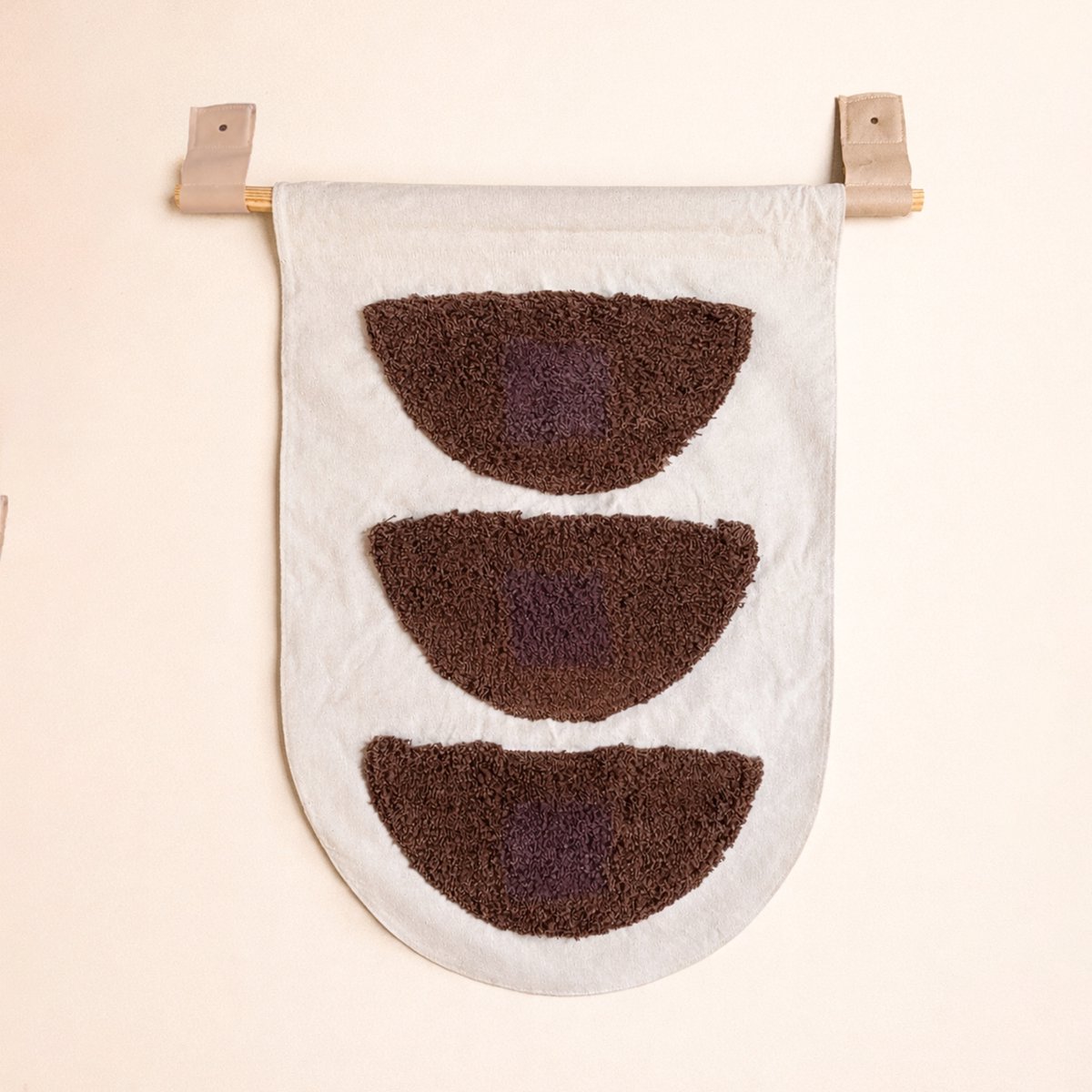 Handgetufted Wandtextiel Boog - Studio 04 - Ever Desi Studio