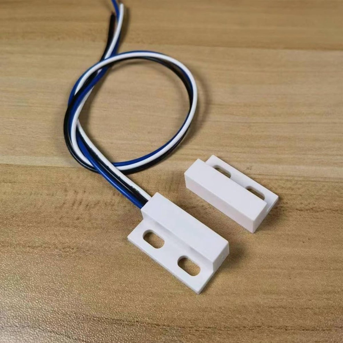 2 Sets Witte Magnetische Schakelaar Bedrading NO/NC Ingebouwde Deursensor en Verborgen Raakcontact voor Toegangscontrole en Alarmsystemen
