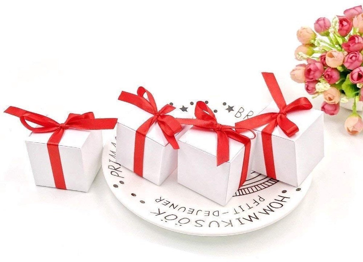 Store_8 - Cadeauboxen - Perfect voor Feestjes - Witte Dozen met Rode Linten - Voor Bruiloften en Verjaardagen - 50 Stuks