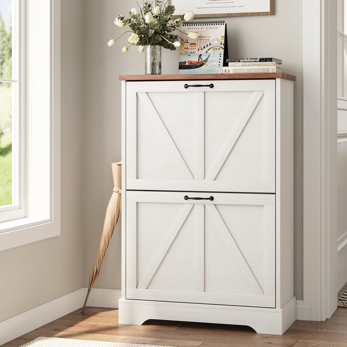 Schoenenkast Smal met 2 Kleplades en Opbergruimte - House&Garden Schoenenkast voor Hal en Entree - Schoenenrek voor 15-20 Paar Schoenen - Landelijke Schoenenopberger - Wit Houtlook - 60 x 24 x 90 cm