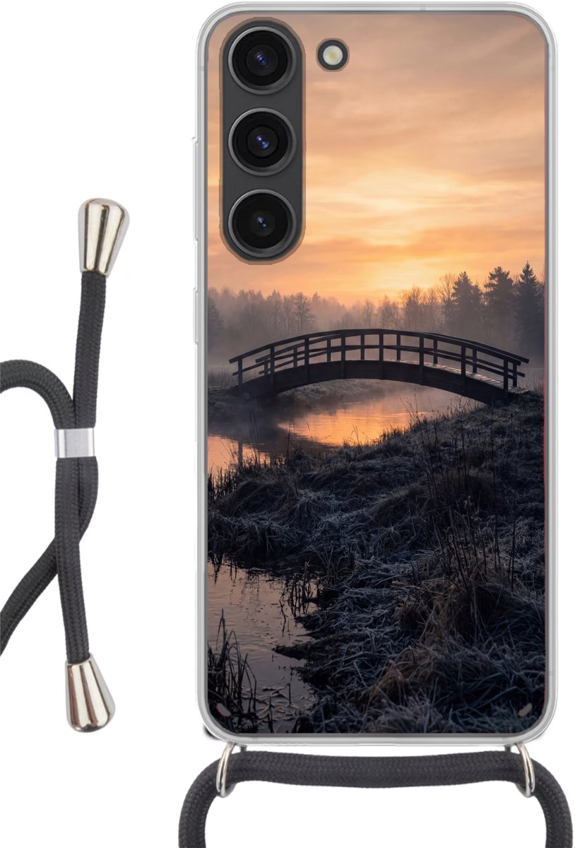 Telefoonhoesje Geschikt voor Samsung Galaxy S23 - Brug - Mist - Bomen - Water - Siliconen - Crossbody - Backcover met Koord - Telefoonhoesje met koord - Hoesje met touw Telefoonhoesje
