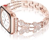 Roségouden horlogebandje met vlinderdetails en glinsterende strasssteentjes, naast een Apple Watch.