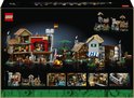 Achterkant van de LEGO Icons Middeleeuws stadsplein set, met detailfoto's van gebouwen, figuurtjes en accessoires.