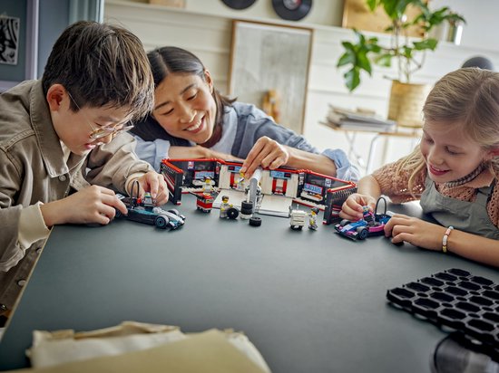 Garage LEGO City F1 avec voitures Mercedes-AMG et Alpine - 60444