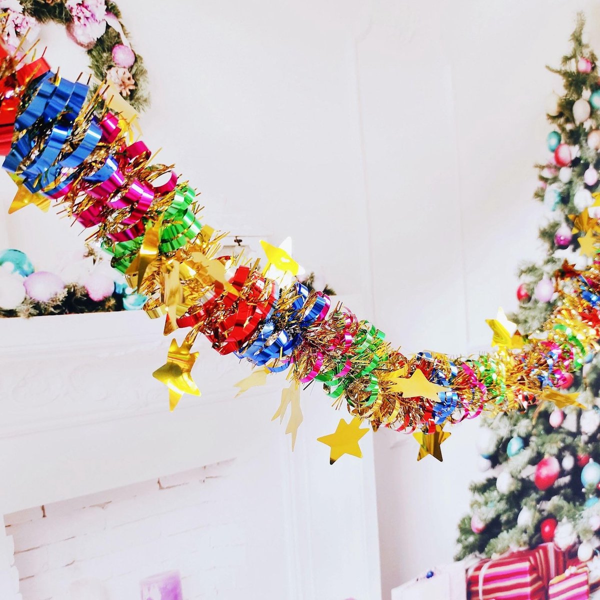 Dailygoods - Kerst Garland - Kleurrijke Versiering - 2 Meter - Lametta - Feestelijke Decoratie - Perfect voor Kerst - Decoratief - Sterren