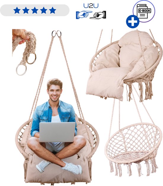 Man met laptop in beige macramé hangstoel met XXL kussen. Naast een hangstoel zonder kussen en een close-up van de ophanging.