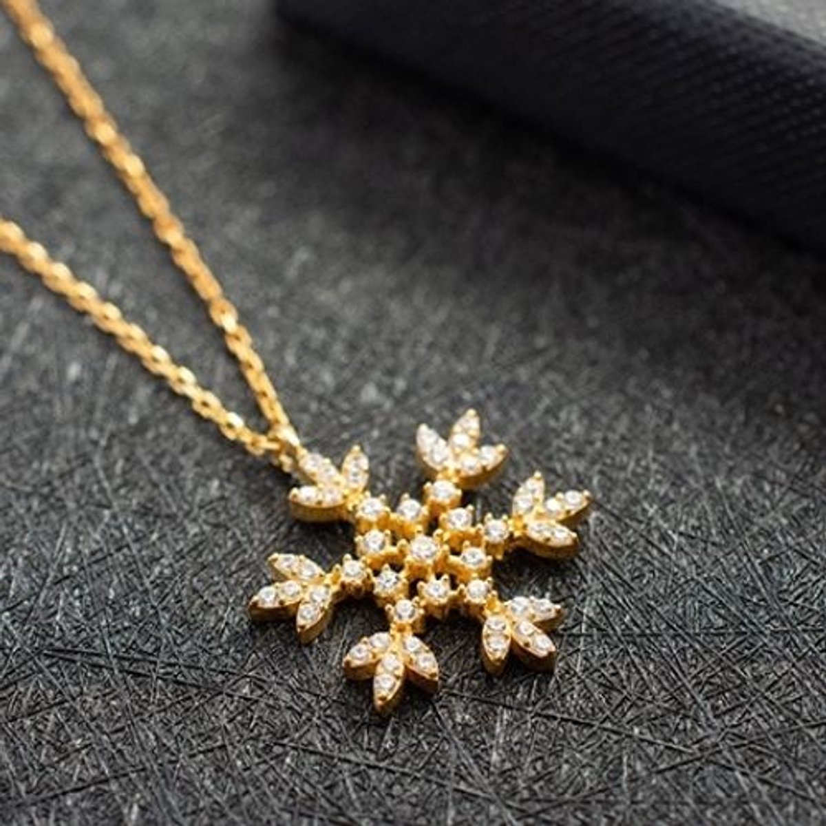 Moederdag Cadeau | 925 Sterling Zilveren Sneeuwvlok Ketting met Fijne Kristallen Sneeuwhanger Kerstsieraad_Goudkleurig_50 cm Ketting | voor de Liefste Mama