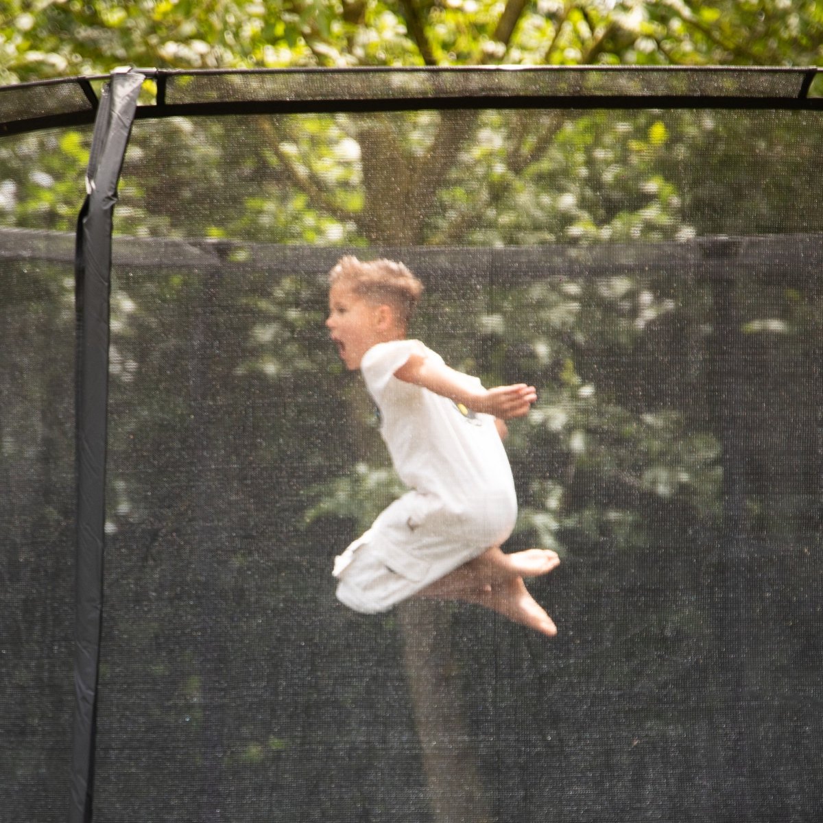 VirtuFit Premium Trampoline met Veiligheidsnet - Ø 366 cm Diameter - Incl. Beschermrand - Extra Veilig - Gratis trap - Water- en UV-bestendig - Max. 150 kg - Voor Kinderen en Volwassenen - Zwart – foto 7