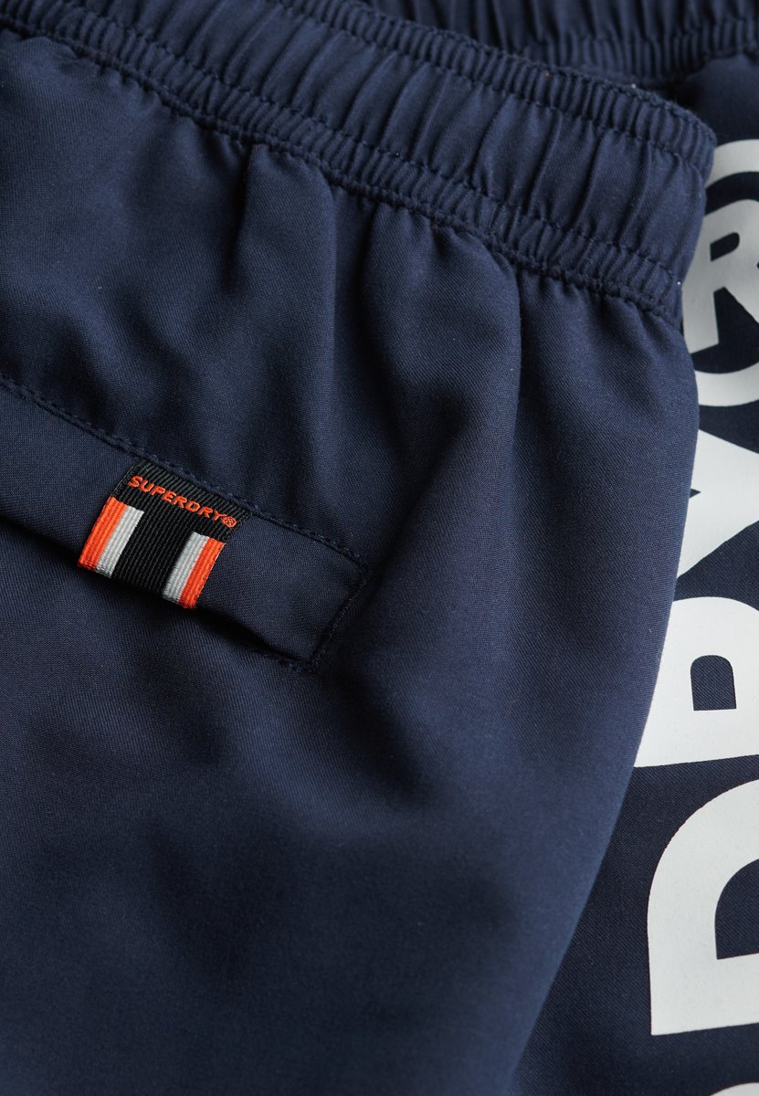 Superdry SPORT GRAPHIC 17 SWIM SHORT Heren Zwembroek - Nautical Navy — afbeelding 3