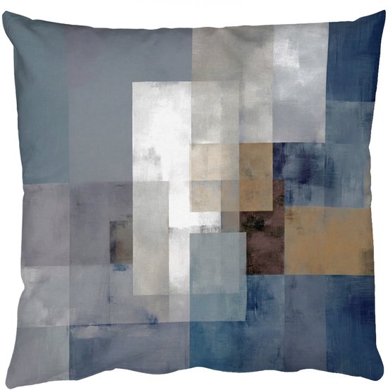 Un coussin carré avec un design abstrait de formes rectangulaires superposées grises, bleues et beiges.