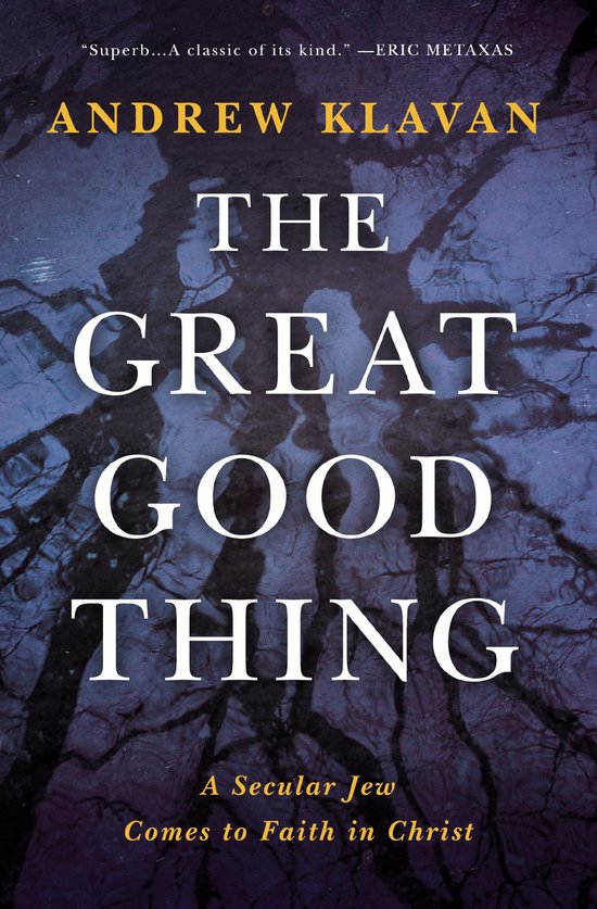 Boekcover met de titel 'The Great Good Thing' door Andrew Klavan. De achtergrond is donker en weerspiegelt water met takken.