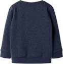 Achterkant van een donkerblauwe sweater voor kinderen met ronde hals en lange mouwen.