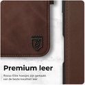 Bruin lederen hoesje met Rosso logo, 'Premium leer' tekst.