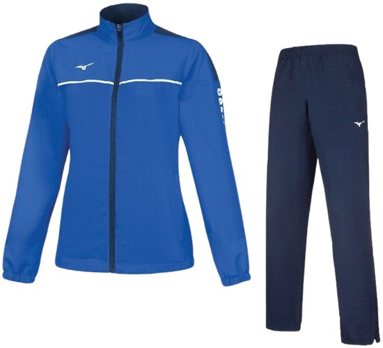 Ensemble d'entraînement Mizuno bleu pour femmes, avec des accents blancs sur la veste et le logo Mizuno sur le pantalon.