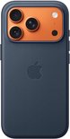 Achterkant van een blauw TechWoven hoesje voor iPhone 17 Pro met Apple logo en oranje camera-unit.
