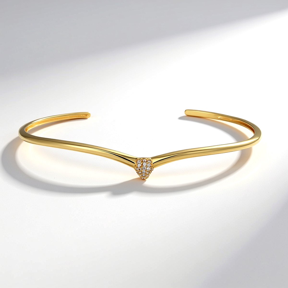 Cavill - Elegante Armband - 925 Sterling Zilver Verguld - 27 Nigeriaanse Zirkoon Rond 0 146 ct - Open V Vorm Pavé Zetwerk - Stijlvol Dames Sieraad