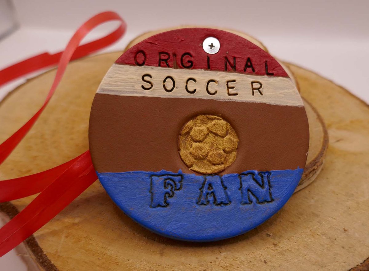 Leren medaille voor WK in Amerika, Canada en Mexico - WK 2026 medaille original soccor fan - handgemaakte lederen medaille speciaal voor WK 2026 - grote WK fan een uniek item voor de wedstrijden - oranje voetbal fan medaille