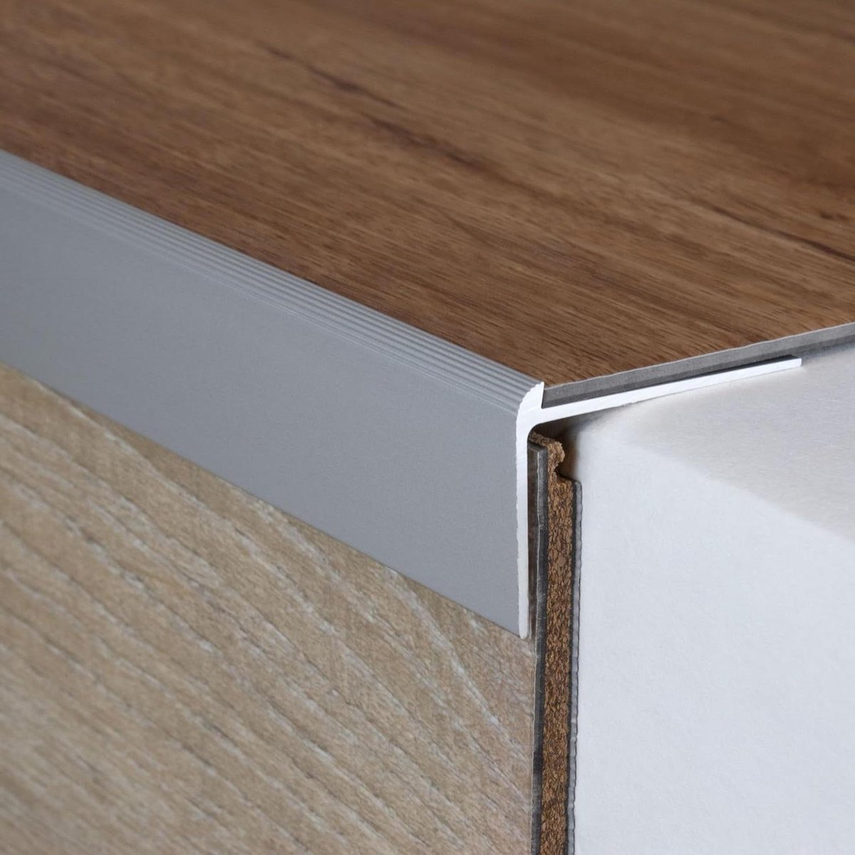 Trapneus profiel - Hoekprofiel aluminium - Trap randen beschermen - Geribbelde structuur - 1000 mm - Zilver