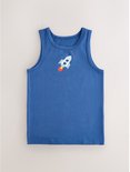 Blauw hemdje met een raketprint op de borst.