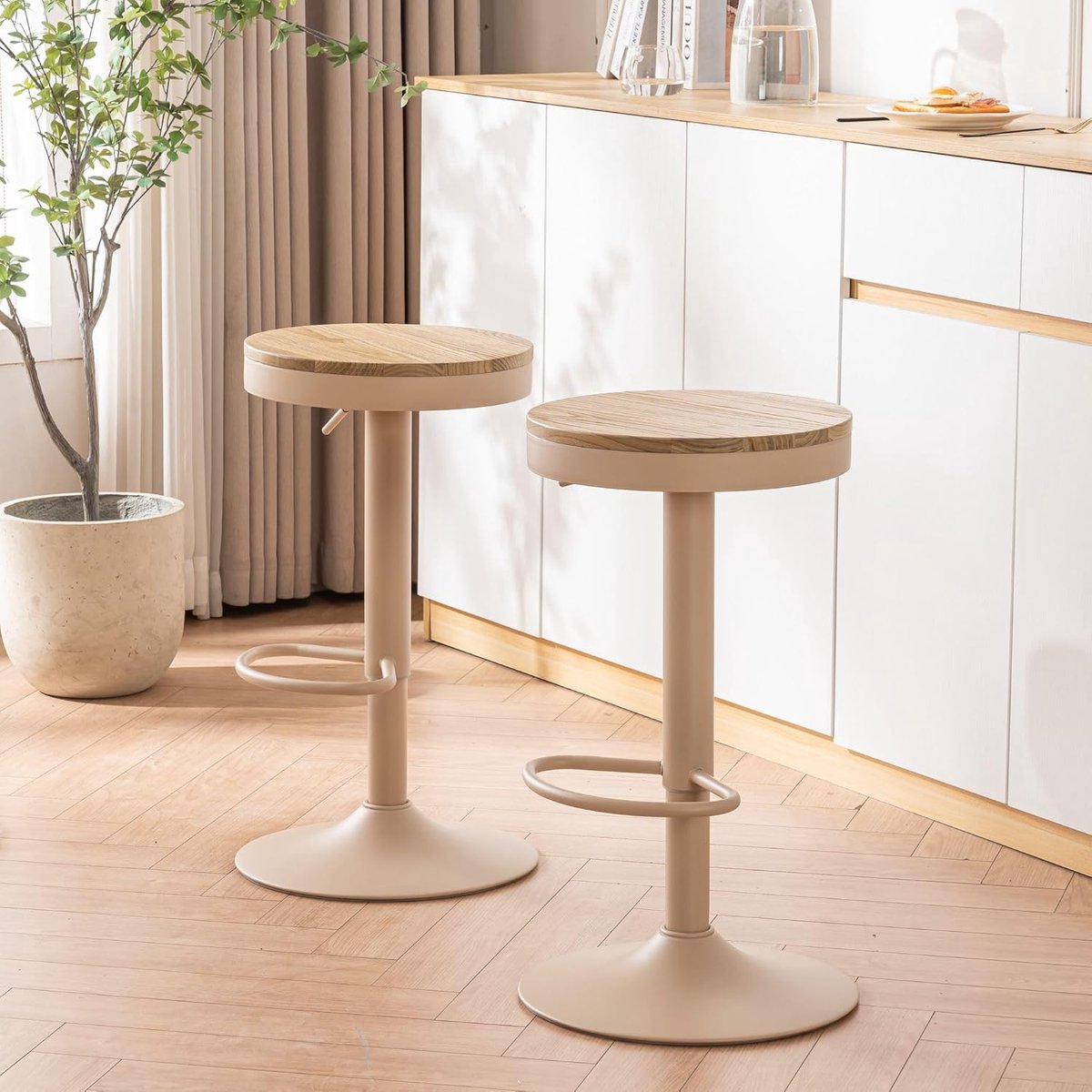 Barkruk Set van 2 Verstelbaar 38,5 x 38,5 x 80 cm – Industriële Houten Barstoelen 360° Draaibaar met Voetensteun – Witte Keukenkrukken Metaal & Massief Hout – Urbanhome
