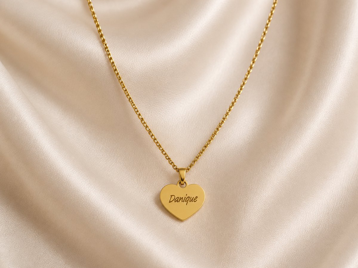Ketting Fay Goud gepersonaliseerd sieraad met naam of verweven initialen gegraveerd, leuk persoonlijk cadeau voor moeder, vrouw of vriendin.