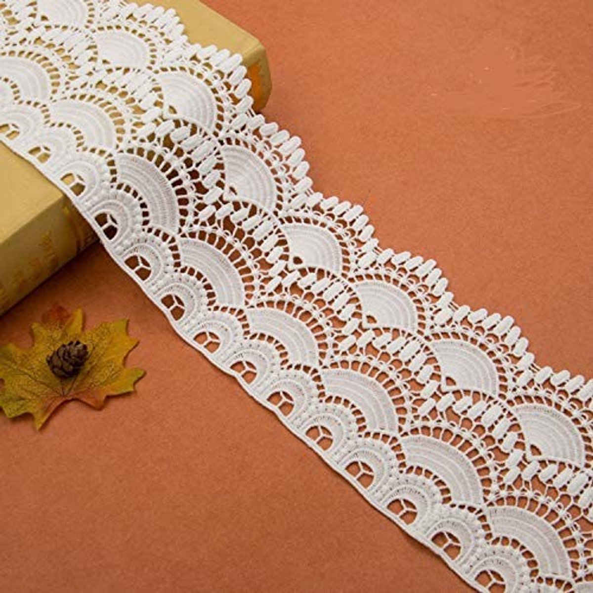 Cosensi- Haaklint 2,74 m - Katoenen Lint - Decoratie Lint - Vintage Stijl - Bloemenpatroon - 12 cm Breedte - Inclusief Geschenkdoos - Decoratielint