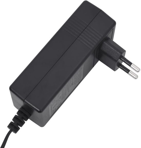 Zwarte elektrische voedingsadapter met EU-stekker.