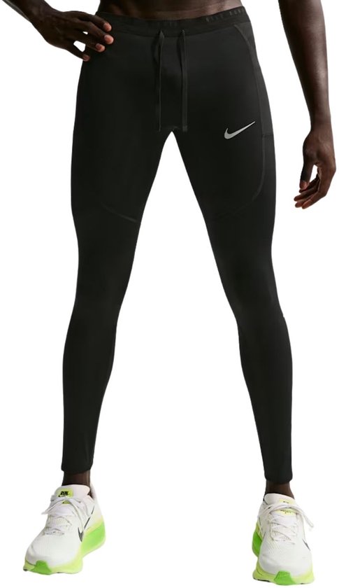 Zwarte Nike hardlooptights met een zilveren Nike 'swoosh' logo op de linkerheup en een trekkoord in de taille.