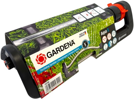 Verpakking van Gardena Aqua S zwenksproeier, met afbeelding van sproeiend gras.
