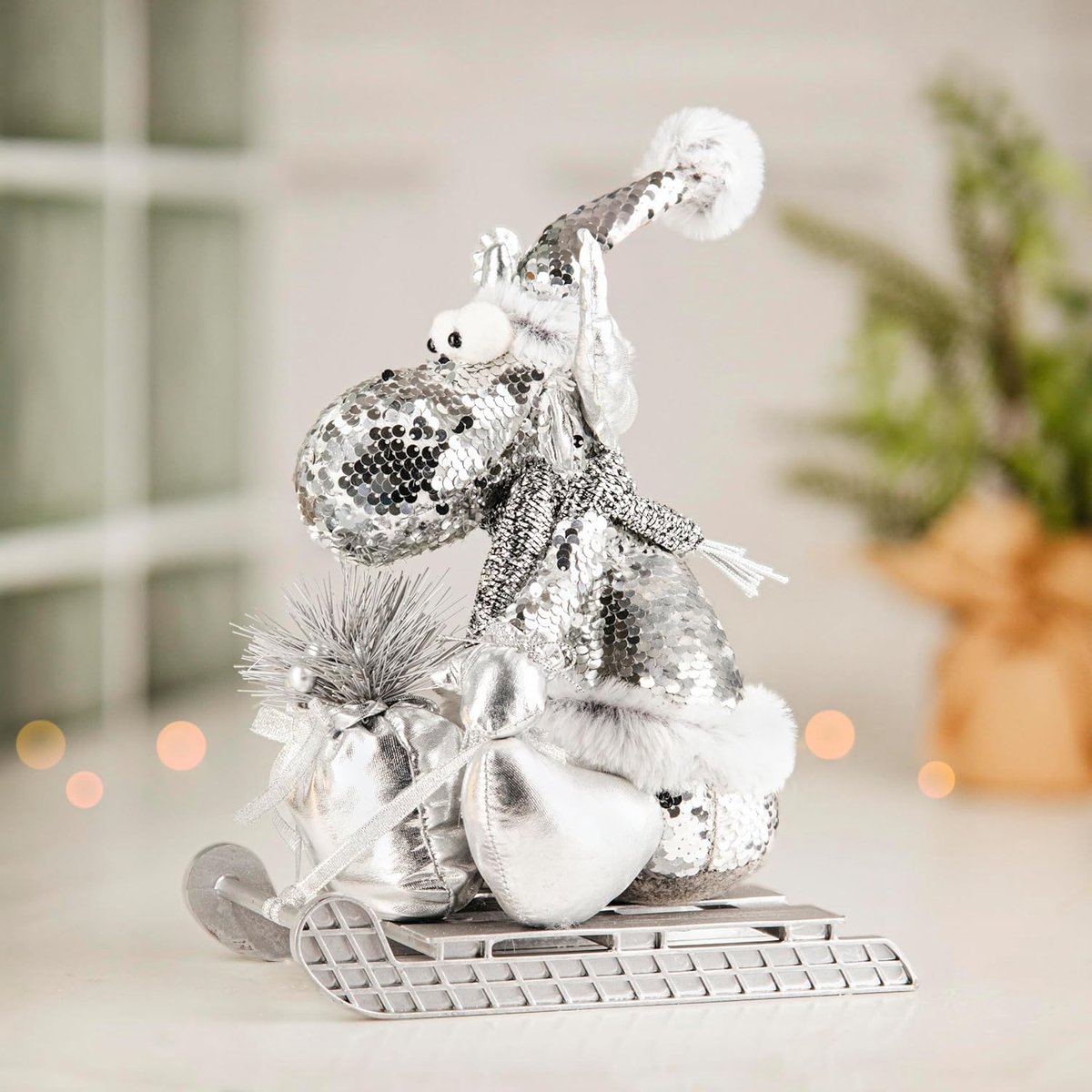 Rendier met slee decoratie - Kerstbeeldje ornament - Feestelijke aankleding huis - Zilveren pailletten afwerking – foto 3