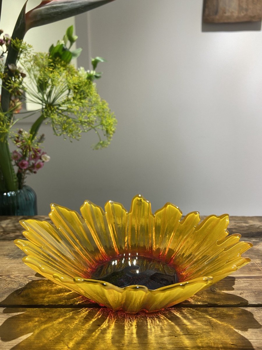 Mats Jonasson Kristallen Zonnebloem Schaal – Handgemaakt Zweeds Glasdesign Met Symboliek En Elegantie - Geel - Voor Binnen - Staand