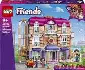 LEGO® Friends Le Grand Hôtel de Heartlake City - Set de construction pour enfants à partir de 9 ans - Maison de poupée pour jeux de rôle avec 6 mini-poupées, 2 chats et fonctions fonctionnelles - Idée cadeau pour filles et garçons - 42704