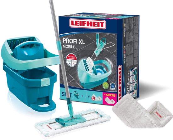 Un seau à serpillière turquoise avec essoreuse, une serpillière, deux serpillières blanches et l'emballage du Leifheit Profi XL Mobile.