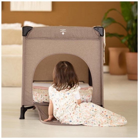 Prénatal campingbed Sinne - Inklapbaar reisbedje - Met bodemverhoger en kruipluik - Inclusief draagtas - Taupe bruin - 60 x 120 cm van Prénatal — afbeelding 3