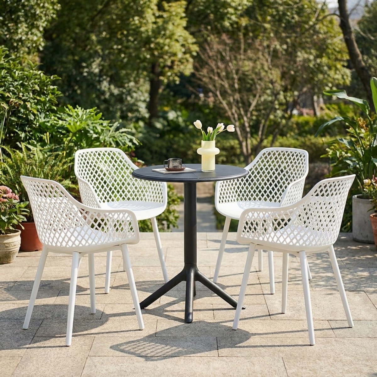 EGGREE Balkonmeubilair voor kleine balkons - Outdoor loungeset voor tuin & terras - Tafel (Ø 60 cm) + 4 witte fauteuils