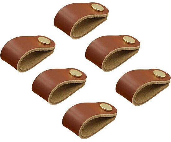 Zes bruine leren lade/kastgrepen met gouden bevestigingsknop.