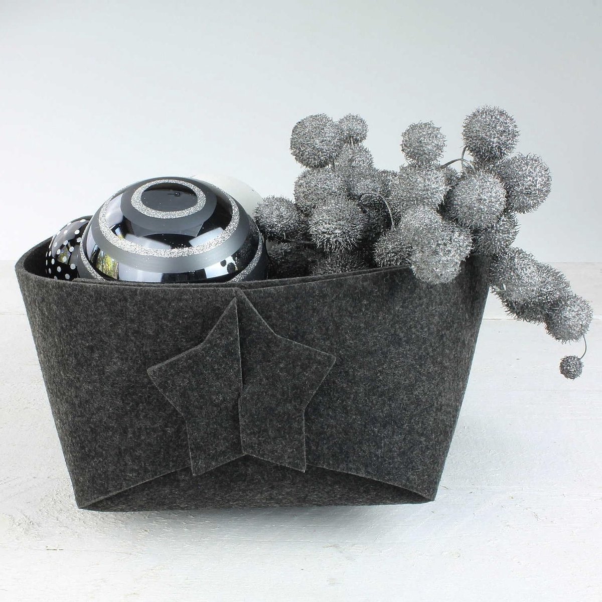 Set van 3 elegante donkergrijze vilten kommen met sterren voor het inpakken van kerstcadeaus, decoratieve opbergmanden en stijlvolle accessoires — cadeau in Wonen & Interieur - foto 4