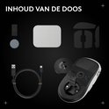 Inhoud van de doos: een witte en zwarte draadloze gamingmuis, USB-C kabel, dongle, accessoires.
