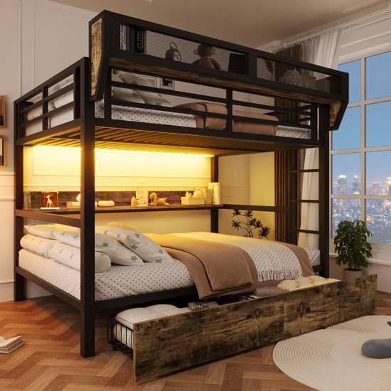 Lit superposé en métal noir avec accents en bois, compartiments de rangement, éclairage intégré et tiroirs extractibles.