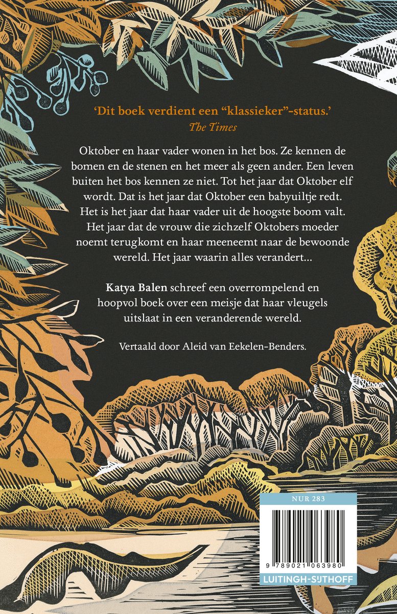 De achterkant van een boek met tekst over 'Oktober, Oktober' en een illustratie van bomen en bladeren in oranje en groene tinten.