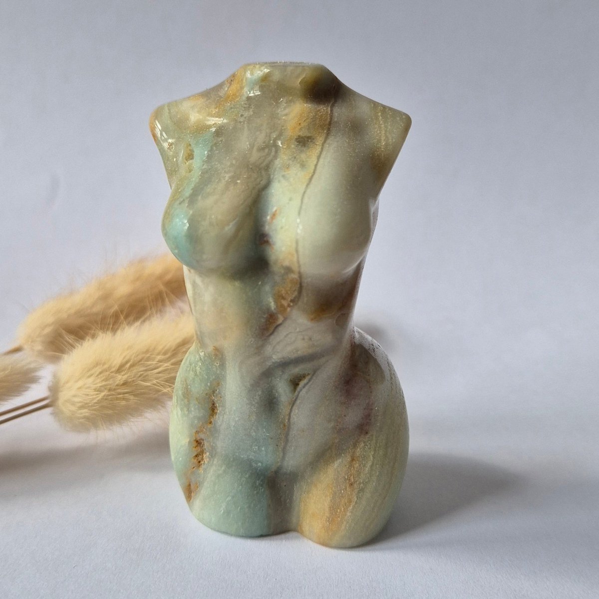 Moonlight Gemstones Caribbean Calciet vrouwenbeeldje 8 cm (#34) – handgeslepen edelsteen goddess carving Groen