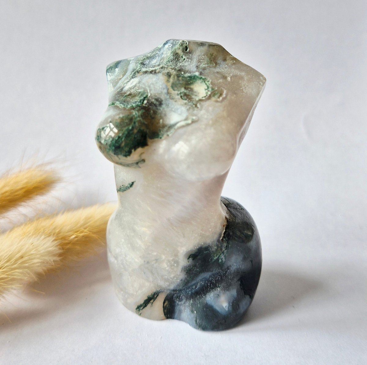 Moonlight Gemstones Mosagaat vrouwenbeeldje 8 cm (#32) – handgeslepen edelsteen carving Groen