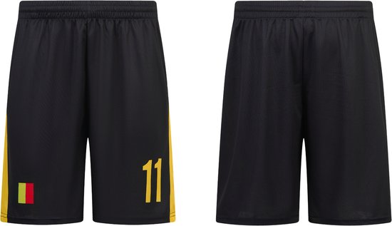 Voorkant en achterkant van een zwarte voetbalbroek met gele bies en nummer "11".