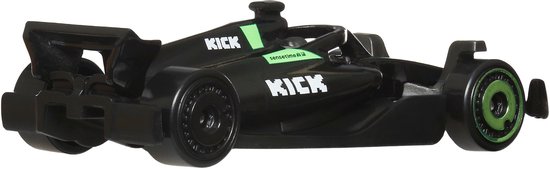 Zwarte F1 raceauto met groene accenten en 'KICK' logo's.