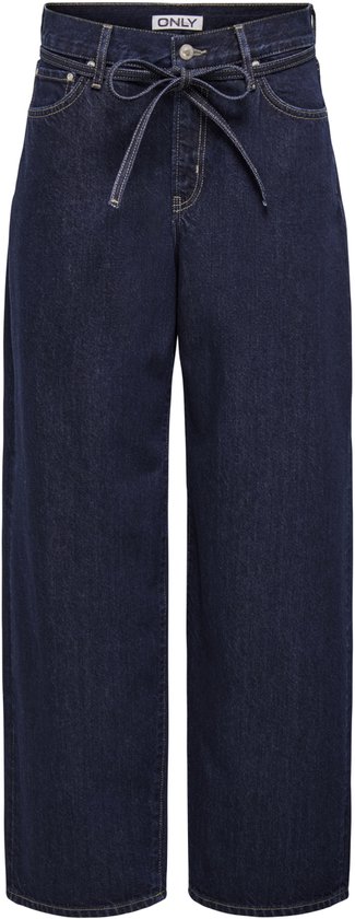 Donkerblauwe spijkerbroek met strikceintuur en vijf zakken.