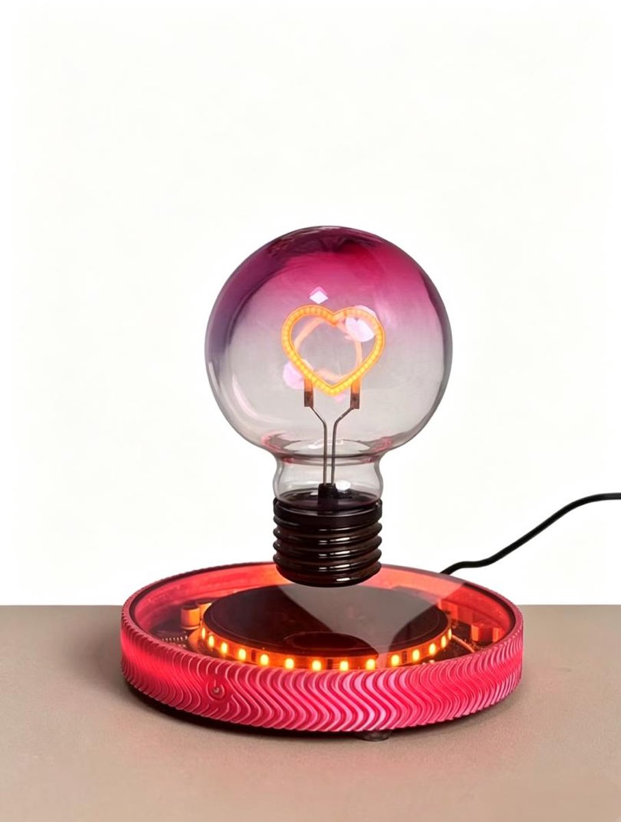 Zwevende Hartlamp – Magnetische Levitatie Lamp – LED Tafellamp Die Draait – Luxe Designlamp – Warm Wit Licht – Exclusief Cadeau