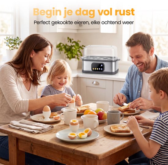 Een gezin geniet van een ontbijt met gekookte eieren, met de eierkoker op de achtergrond.